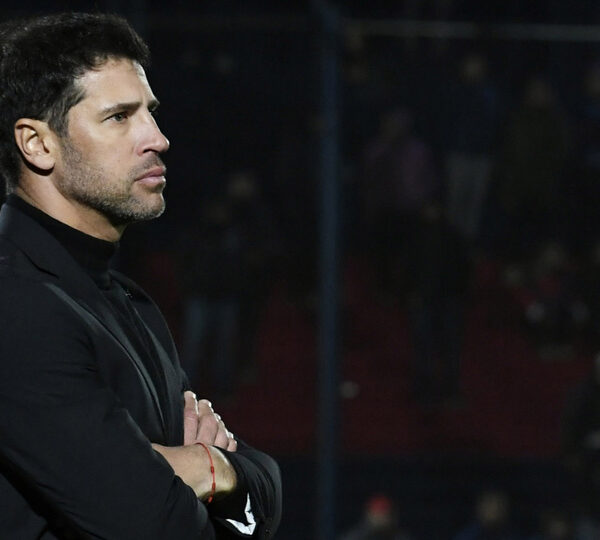 Vélez contrató a Sebastián Domínguez como nuevo entrenador…