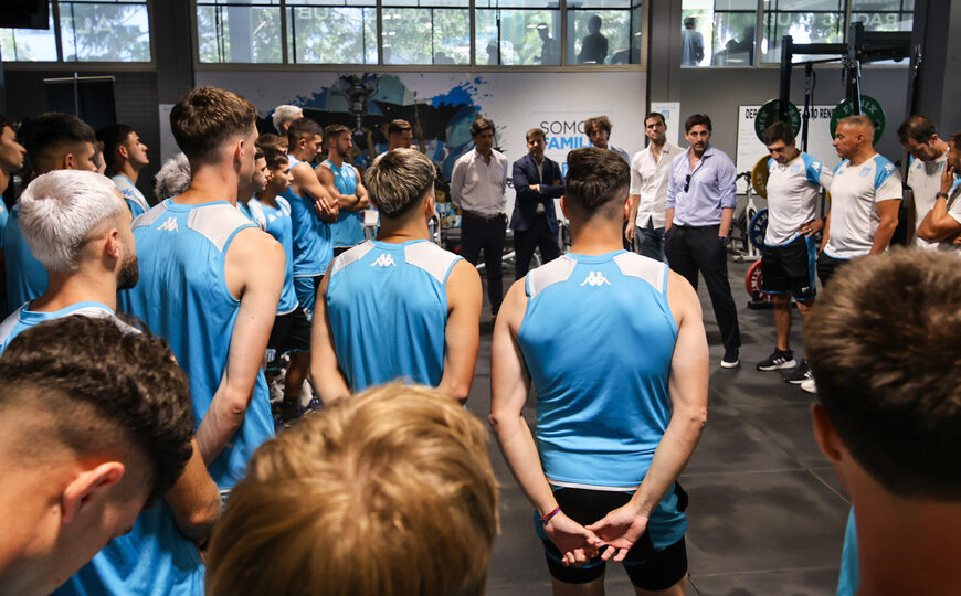 Sorpresa en Racing: Juanfer Quintero apareció en la pretemporada | Además, Milito y Saja se presentaron ante el plantel