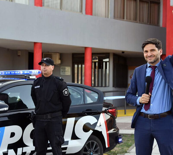 El PJ bonaerense se plantó contra los eslóganes…