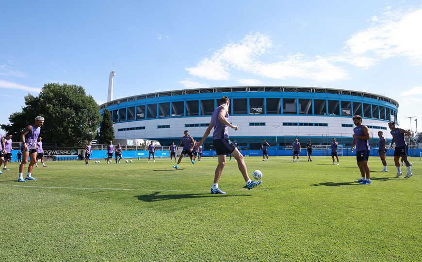 Racing se muestra ante Colo Colo | El monarca de la Sudamericana visita al campeón chileno