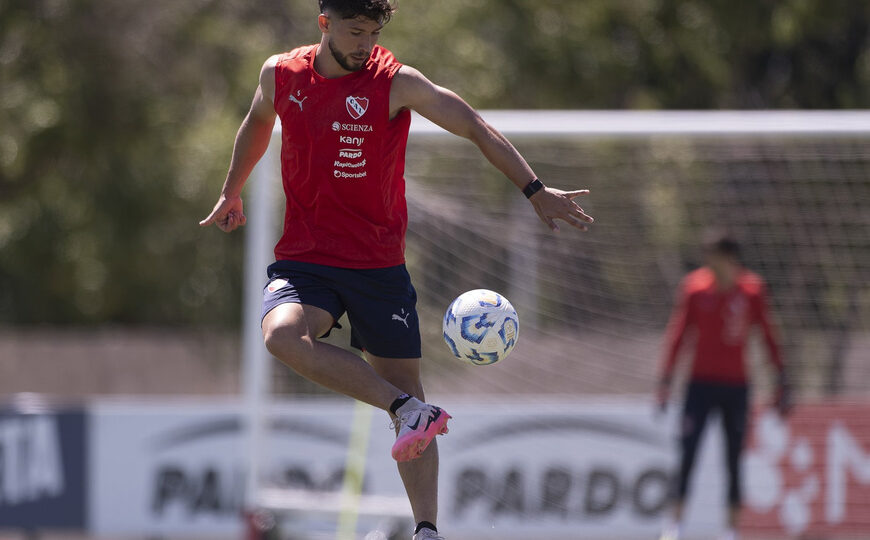 Independiente enfrenta a Defensor Sporting por la serie Río de la Plata 