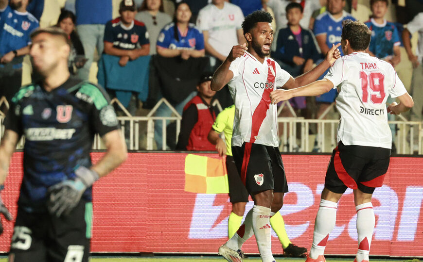 River festejó en Santiago en el primer amistoso de verano | Le ganó 2-1 a la Universidad de Chile 