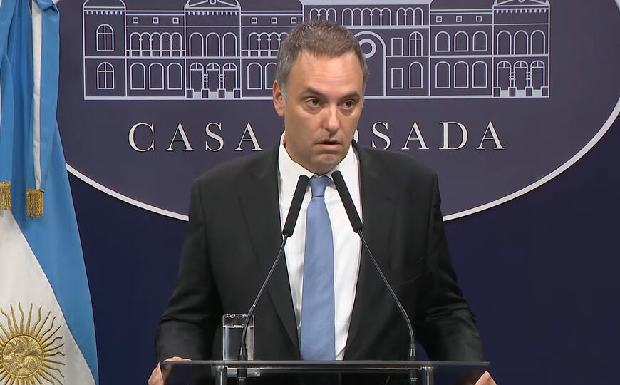 El Gobierno anunció que desclasificará archivos de la SIDE sobre la dictadura | En…