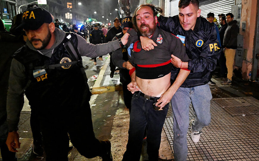 El manual de los jueces para evitar las causas de represión | El caso de un abogado que perdió un ojo por una bala de goma en febrero del 2024