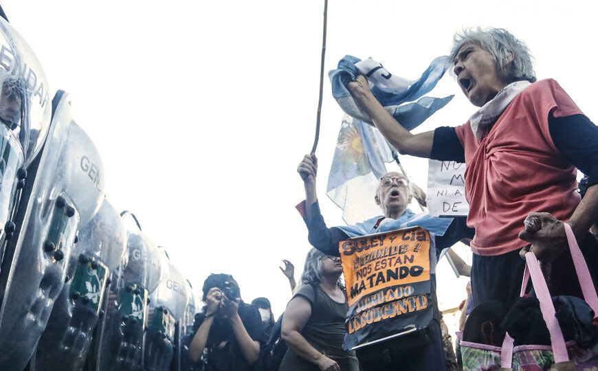 La marcha de los jubilados abre las 36 horas de protestas contra el Gobierno | Preparativos para la marcha de este miércoles