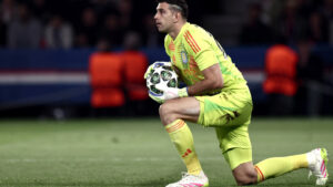 Champions League: Dibu Martínez no pudo evitar la…