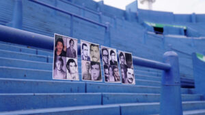 Vélez hace un homenaje a dos hinchas desaparecidos…
