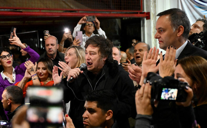 Con insultos para Santoro, Milei se rebaja a la pelea porteña para levantar a Adorni | “Libertad vs. Santongo”, escribió el mandatario en su cuenta de Twitter.