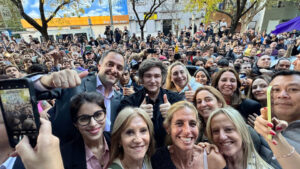Javier Milei protagoniza la campaña porteña para enfrentar…
