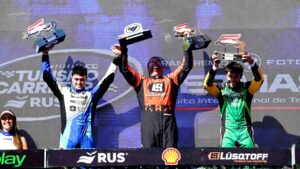 Tres líderes en la última vuelta hasta que…