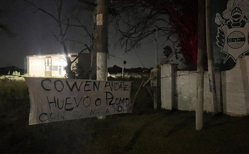 “Huevo o plomo”: aparecieron mensajes amenazantes contra el presidente de Gimnasia de La Plata | Tras la eliminación de la Copa Argentina