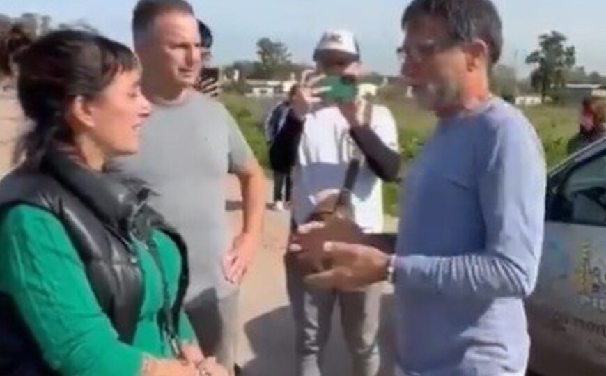 El padre Paco Olveira acusó a Leila Gianni de “basura” e “hipócrita” tras una chicana feroz en un barrio de Merlo | Operaciones electorales