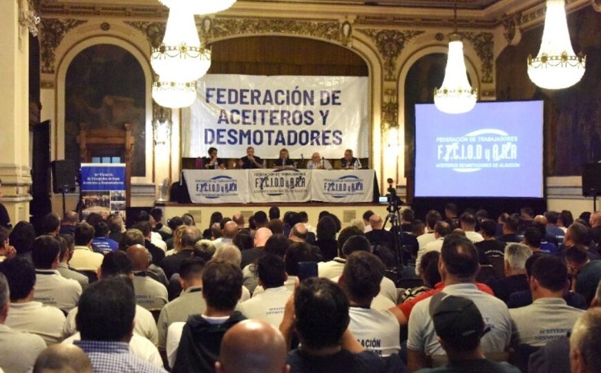 “Tenemos que poner en pie a la clase trabajadora y salir a luchar”   | Plenario de Delegadas y Delegados de Base Aceiteros y Desmotadores