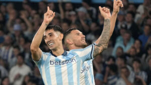 Racing goleó a Colo-Colo y está en octavos…