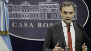 Adorni postergó su anuncio para habilitar el uso…