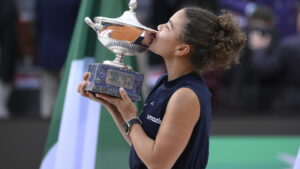 Jasmine Paolini hizo vibrar a los tifossi en…