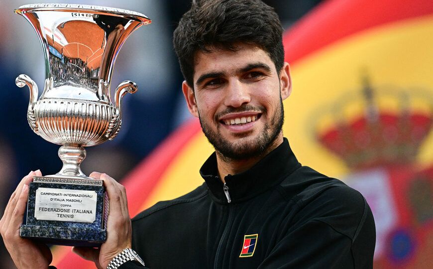 Carlos Alcaraz, el distinto que juega distinto: destrozó el invicto de Jannik Sinner en la final de Roma | El español se impuso en el Foro Itálico ante el número uno, quien reapareció tras la suspensión por doping