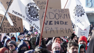 “No podemos decir ‘me vuelvo’, somos de acá” |…