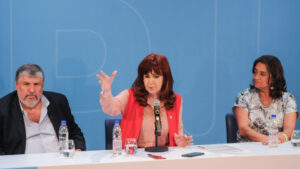 Cristina Kirchner encabezó una cumbre del PJ con…
