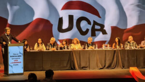 Milei divide las boinas en la UCR |…