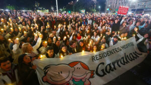 “Noche de velas” del Garrahan, una procesión en…