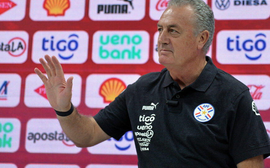Gustavo Alfaro, entre “garras” y “escaleritas” | Paraguay recibe a Uruguay y hay promesa de partidazo