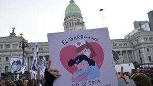 Garrahan: los residentes levantaron provisoriamente el paro, pero…