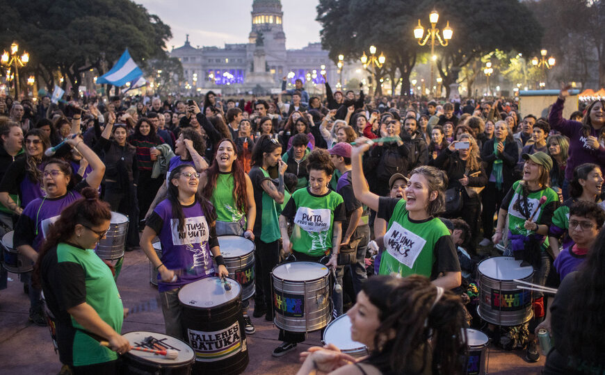 Unir las luchas para enfrentar la crueldad | El colectivo Ni Una Menos se sumó a la marcha de los jubilados