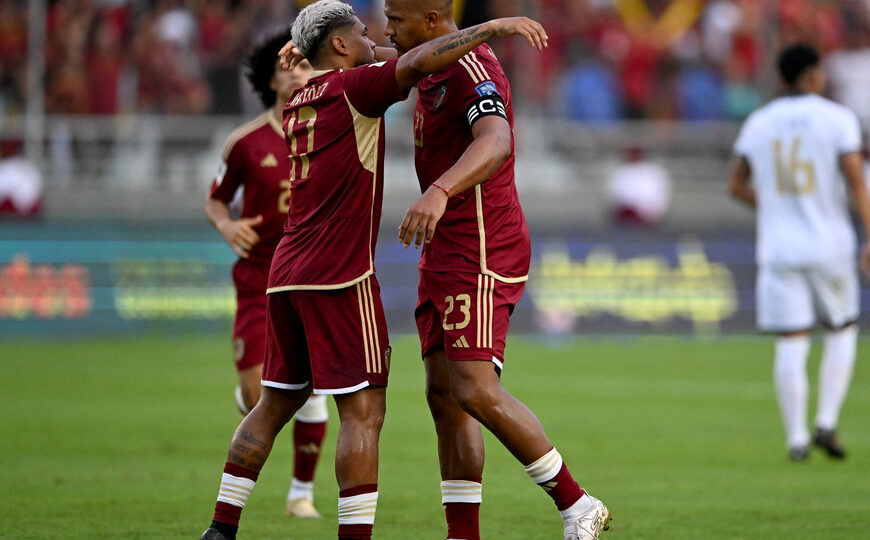 Venezuela superó a Bolivia y se acerca al repechaje | Le ganó con los goles de Cuellar en contra y Salomón Rondón