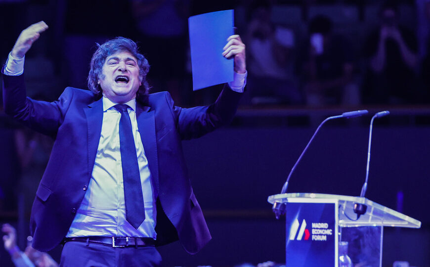 Milei cantó “Panic Show”, gritó “muerte al socialismo” y se quedó sin aire | El Presidente y su ya gastado discurso en el Foro Económico de Madrid