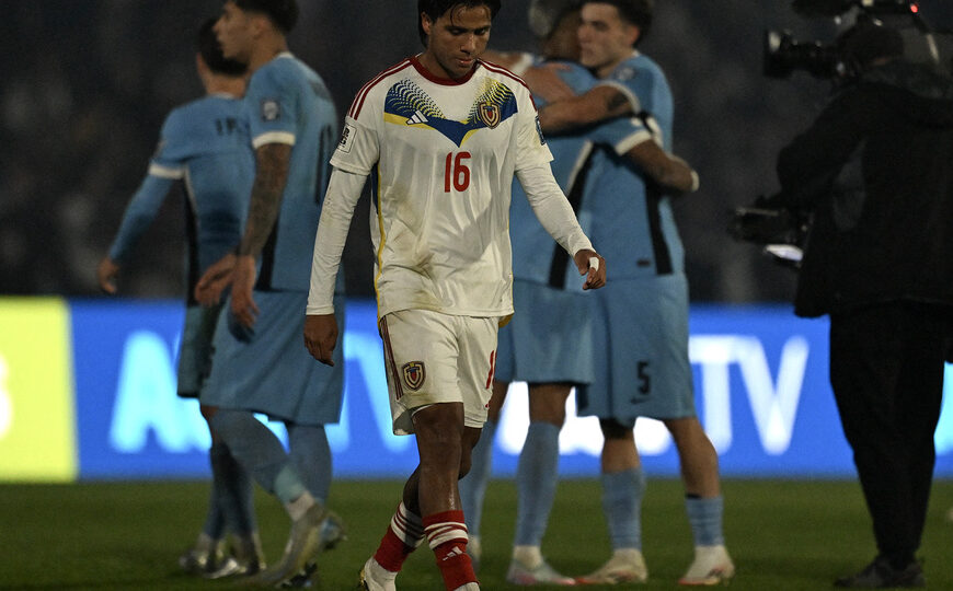 Eliminatorias: Uruguay se impuso y quedó cerca de ir al Mundial 2026 | El equipo de Bielsa fue más que la Venezuela de Batista