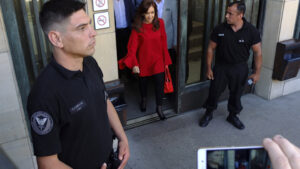 Cristina Kirchner espera una definición por el pedido…