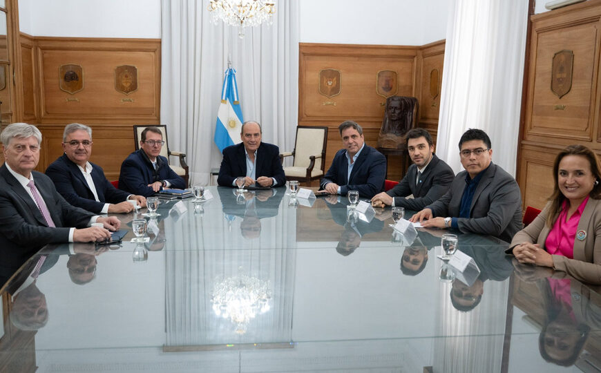 La Casa Rosada presiona a los gobernadores para que apoyen un eventual veto al aumento de las jubilaciones | Francos recibió a una delegación de mandatarios provinciales 