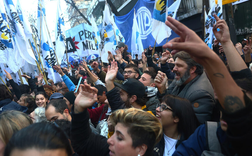 “Argentina con Cristina”: la movilización para acompañar a la expresidenta a Comodoro Py | Arrancará el miércoles a las 10 desde su departamento de Constitución