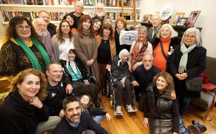 Los organismos de Derechos Humanos suman su apoyo a Cristina y convocan a marchar el miércoles | Las madres Línea Fundadora Taty Almeida y Vera Jarach la visitaron en su departamento