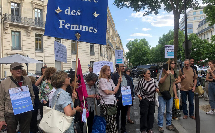 Solidaridad francesa con Cristina | Protesta frente a la embajada argentina en París