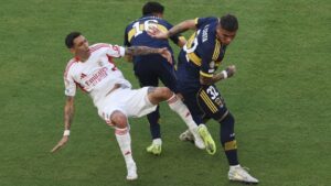 Boca, con el alma llena y las manos…