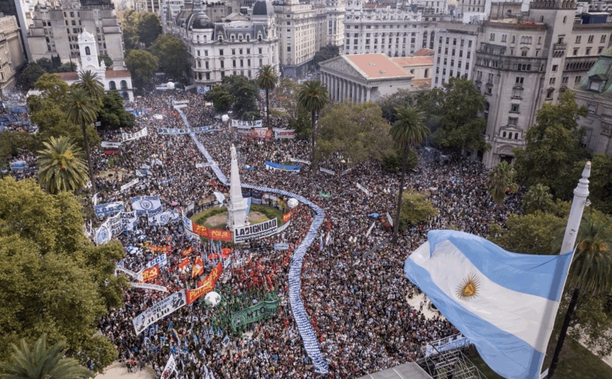 La Plaza de Mayo y la relación con el pueblo, de Perón a los Kirchner | El balcón de la Rosada y su vínculo entre líderes y seguidores