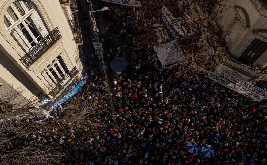 La misa de Cristina  | Miles de personas pasan a saludar a la expresidenta antes de marchar