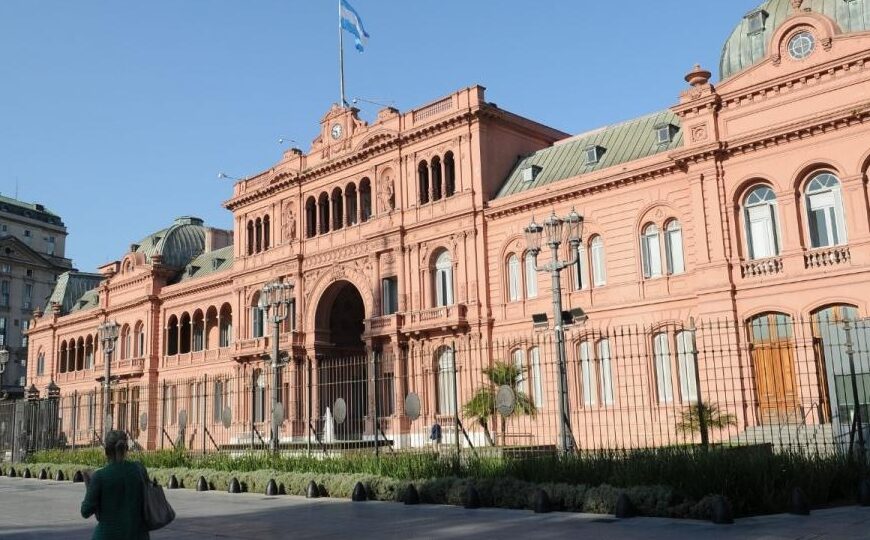 La Casa Rosada le bajó el precio a la multitudinaria marcha a Plaza de Mayo | “No pasaron los 40 mil asistentes”