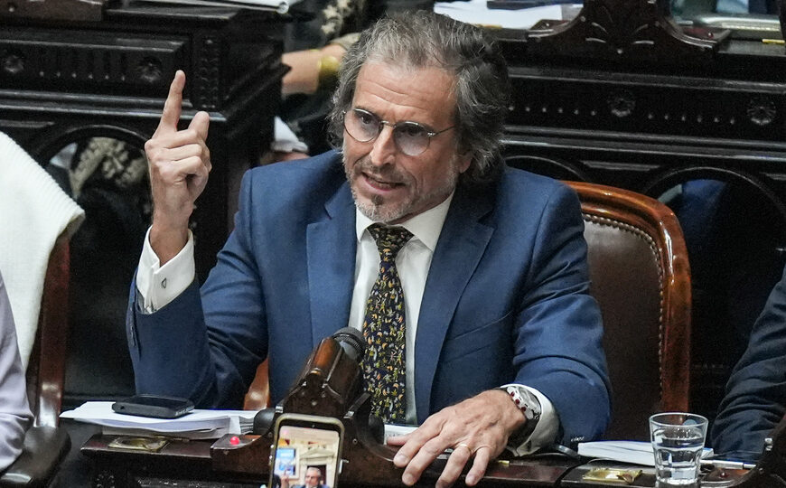 Benegas Lynch justificó el ajuste en la UBA con una denuncia de 2001 que dio como actual | Papelón del diputado oficialista en una entrevista radial