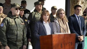 Denuncian a Patricia Bullrich por cercenar el derecho…
