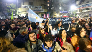 El banderazo frente al balcón de Cristina Kirchner…