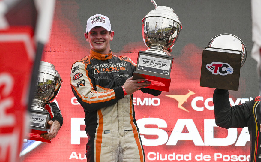 Turismo Carretera: Otto Fritzler ganó el duelo con Canapino  | Festejo juvenil en el TC bajo la lluvia misionera