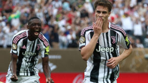 Juventus volvió a golear y el niño Kenan…