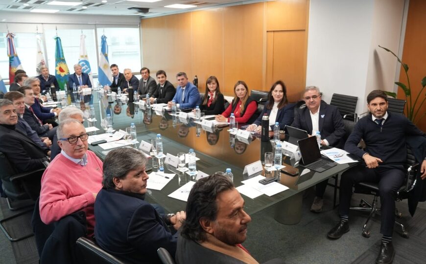 Lejos de un acuerdo con la Rosada, los gobernadores impulsan su propia agenda en búsqueda de fondos | Proponen un proyecto de ley para repartir a las provincias el impuesto al combustible