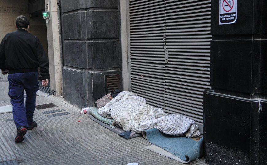 Llegó la ola polar: recomendaciones para asistir a la gente en situación de calle | Los teléfonos de contacto