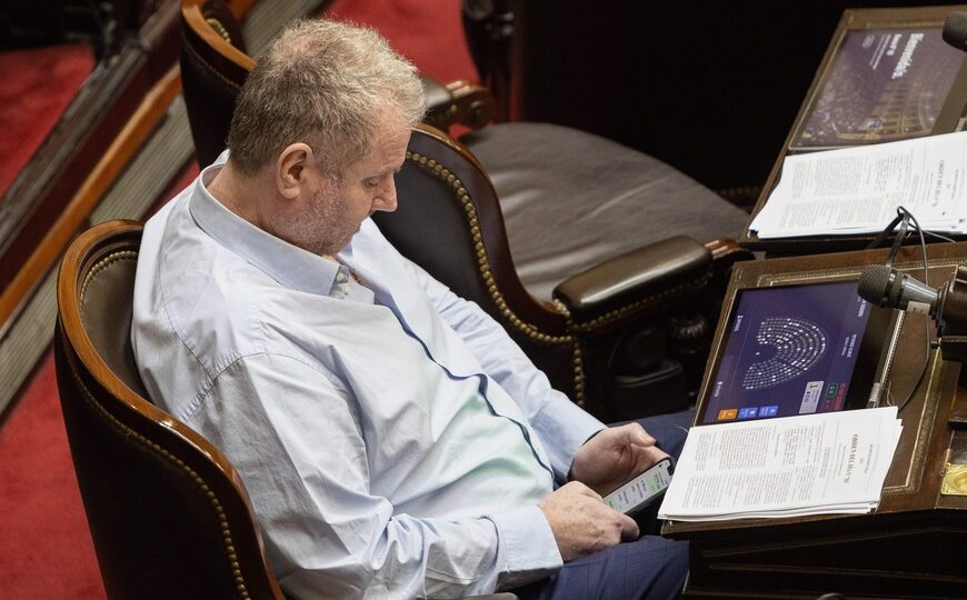 Un simulacro de peritaje sobre el celular del diputado Milman | La justicia finalmente abrirá un teléfono de su propiedad, comprado después del atentado a CFK