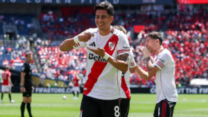A qué hora juega River vs Inter por…