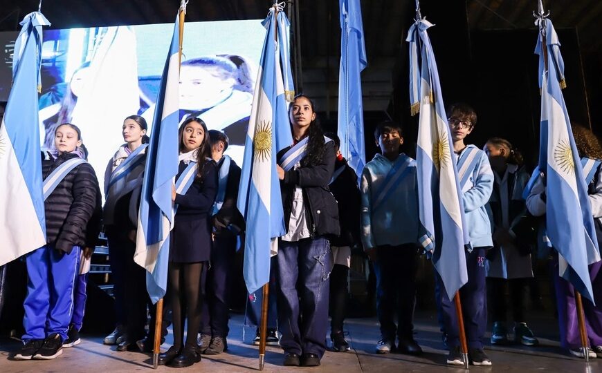Más de 1500 chicos de Vicente López realizaron la promesa de lealtad a la bandera  | En Tecnópolis